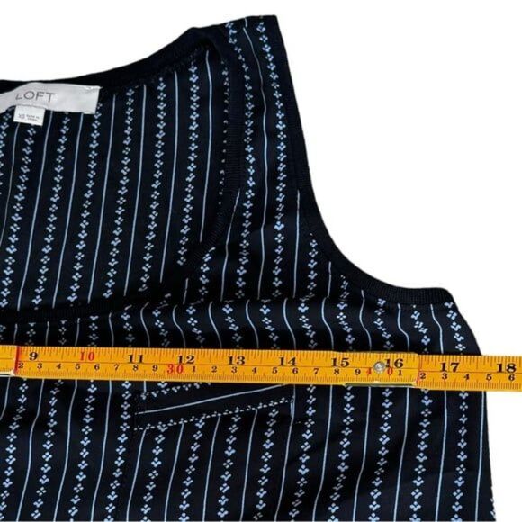 Ann Taylor LOFT Factory Sleeveless Flowy Print Lightweight Pocket Blouse Top. XS - Picture 4 of 8